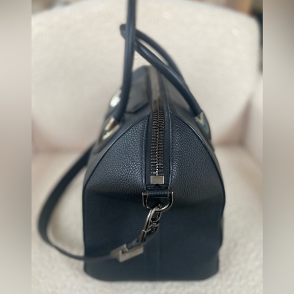 Givenchy Medium Antigona in black calfskin with gunmetal hardware - Picture 2 of 4